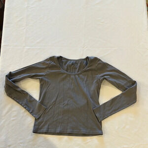 Brandy Melville gray women’s long sleeve tee shirt baby tee T‎ EUC